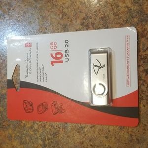 Presidents Choice swivel 16 GB USB memory stick, NWT (stainless steel/silver)